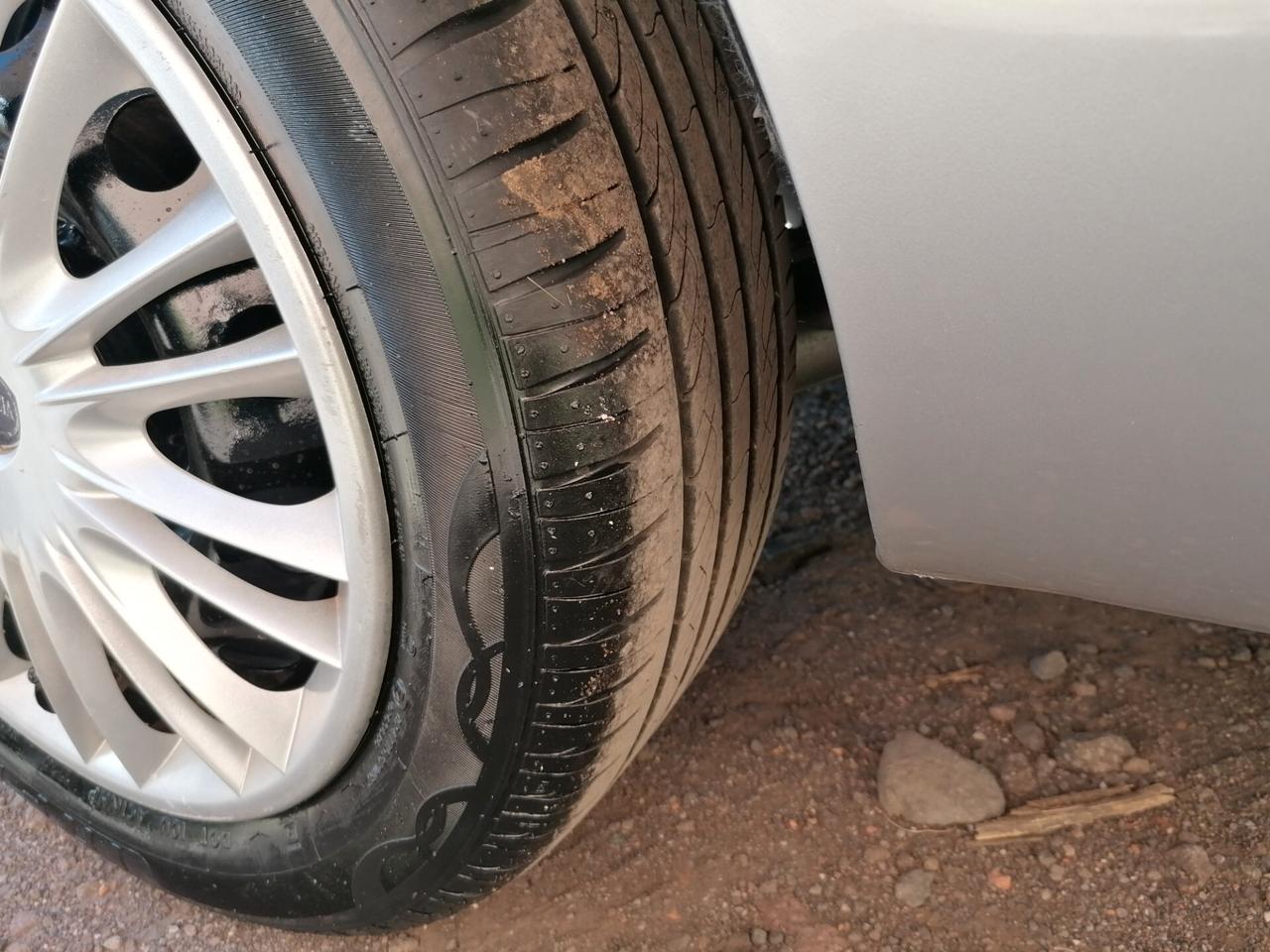 Lancia Ypsilon 1.3 MJT 75 CV(neopatentati)