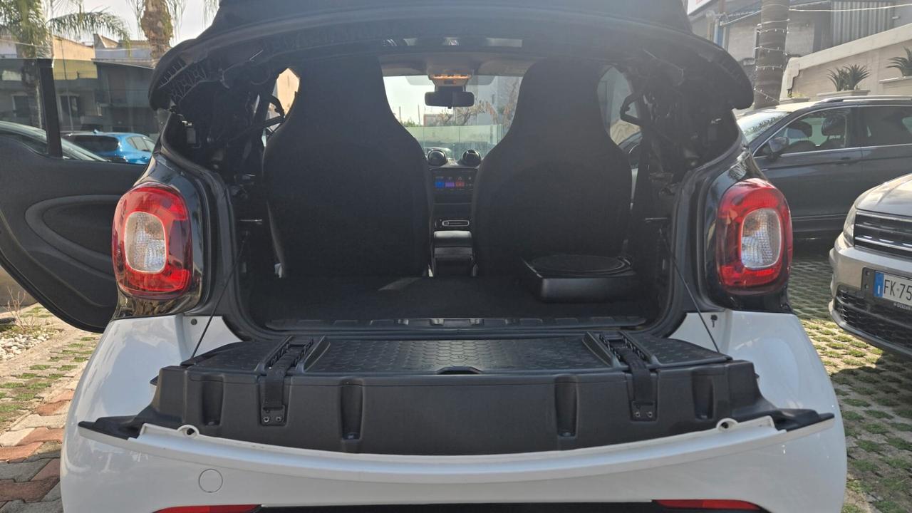 smart forTwo Cabrio 1.0 Passion 71cv twinamic my18 Lega App USB