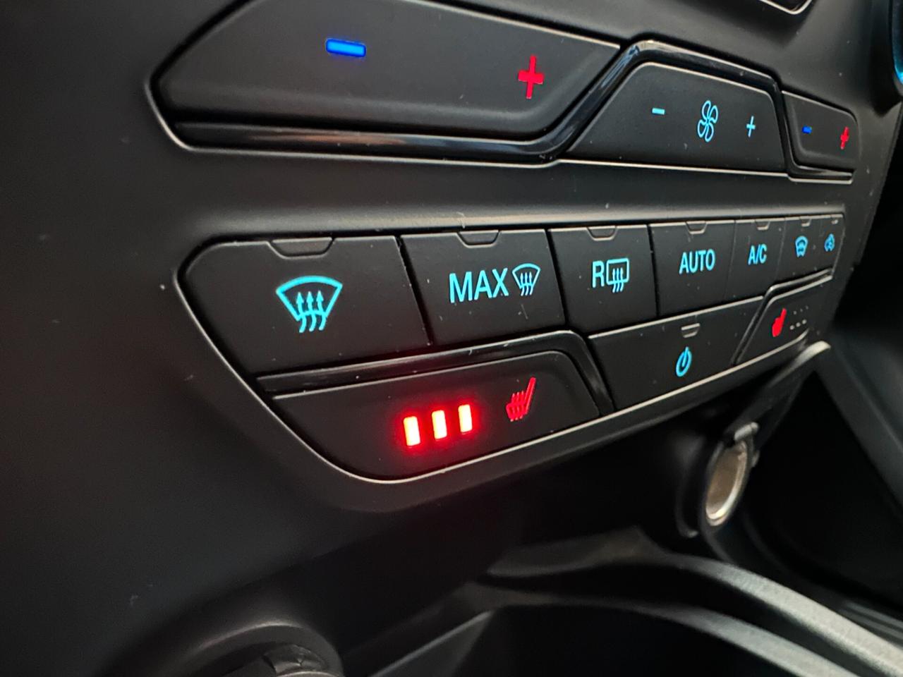 Ford Ranger 2.0 TDCi DC Limited 5 posti AUTOCARRO N1 GANCIO TRAINO