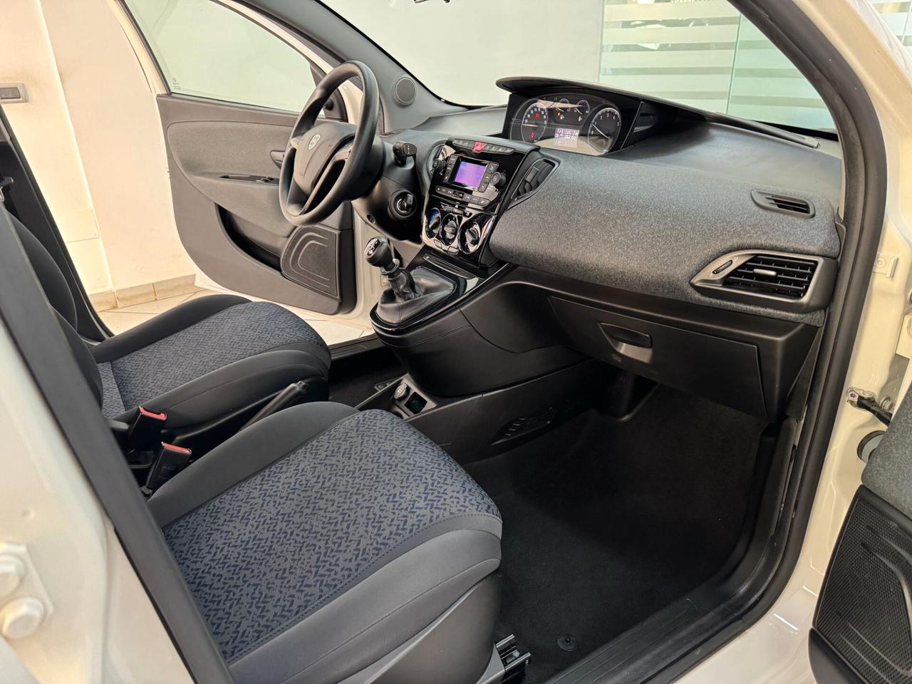 Lancia Ypsilon 1.0 Benzina 5 porte 69/CV Hybrid Ecochic Silver 2022