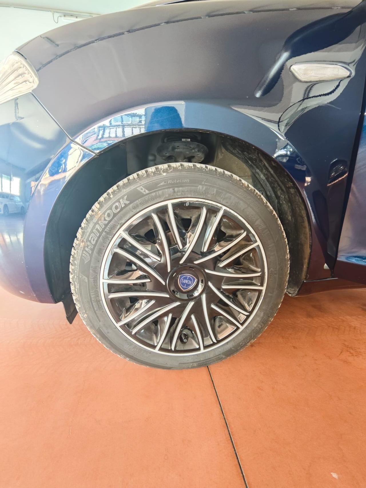 Lancia Ypsilon 1.0 FireFly 5 porte S&S Hybrid Ecochic Silver