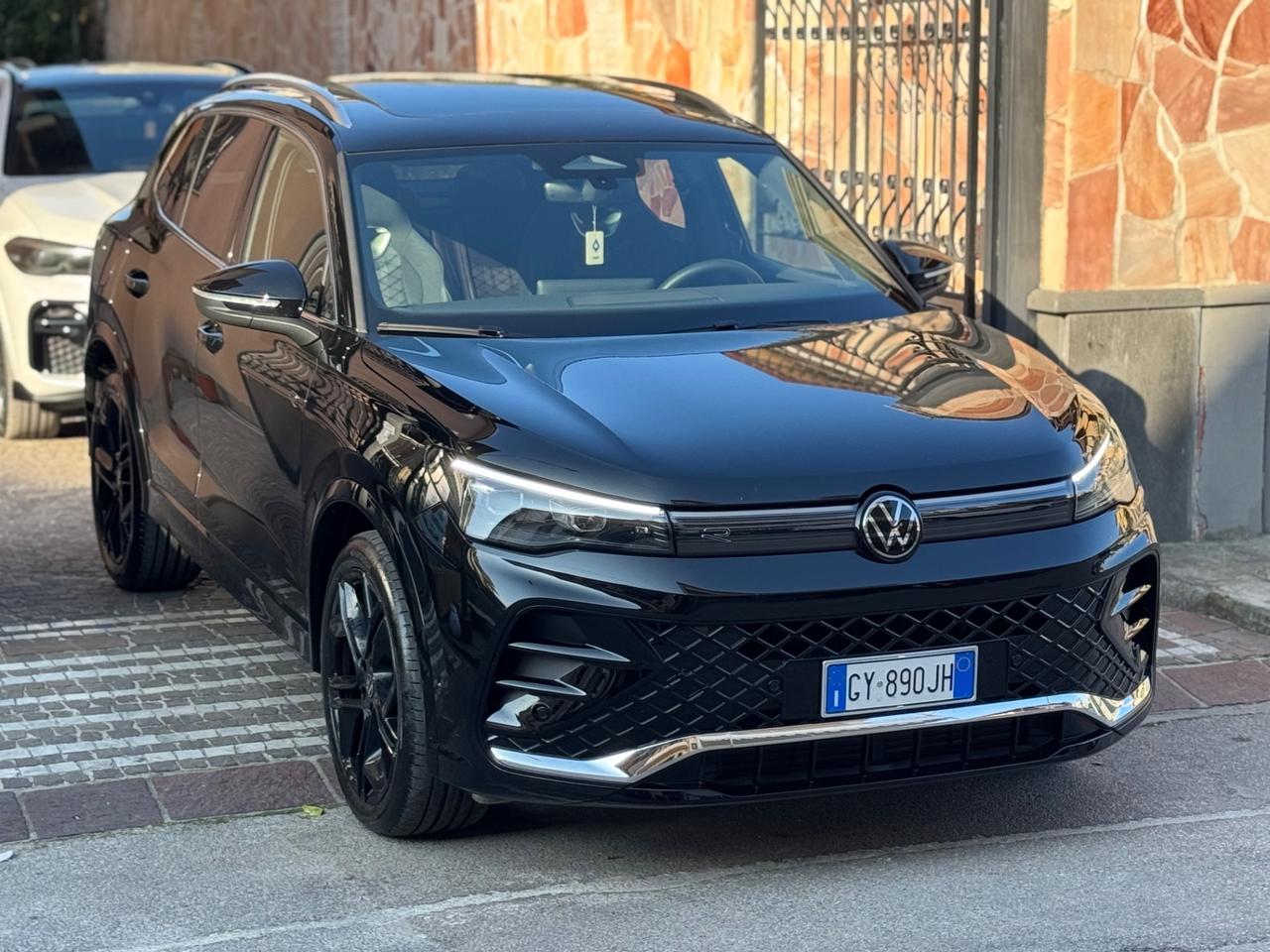 Volkswagen Tiguan 2.0 TDI 150 CV DSG R-Line TETTO IVA DEDUCIBILE