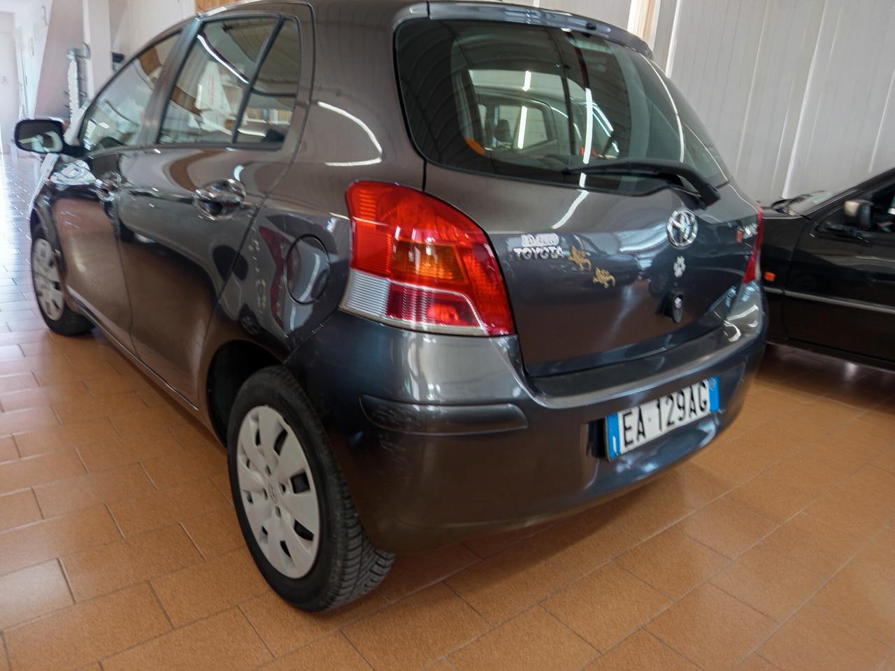 Toyota Yaris 1.3 5 porte, 124 Mila chilometri ok neopatentati