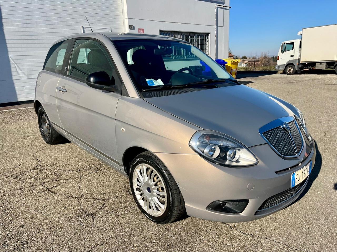 Lancia Ypsilon 1.2benzina 2011 92.000km perfetta per neopatentati