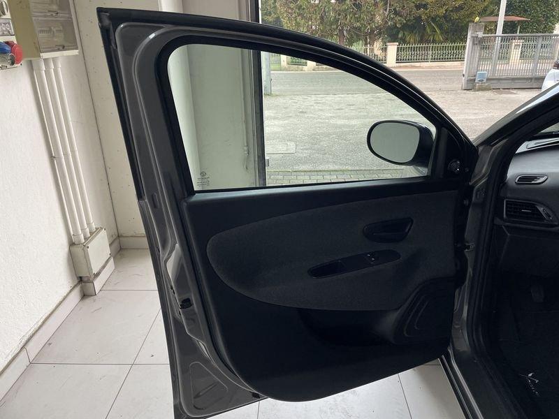 Lancia Ypsilon Ypsilon 1.0 FireFly 5 porte S&S Hybrid Silver