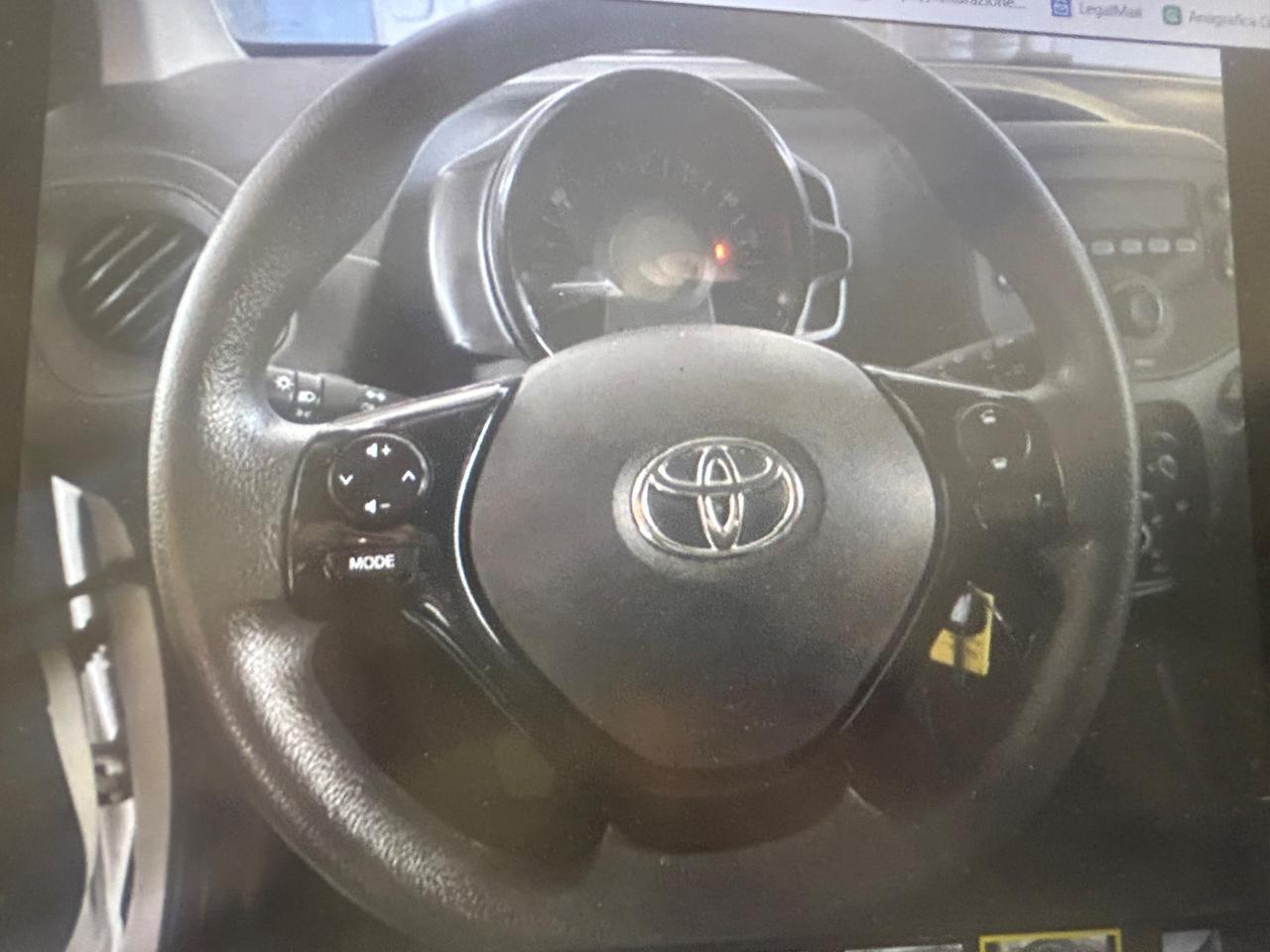 Toyota Aygo Connect 1.0 VVT-i 72 CV 5 porte x-play