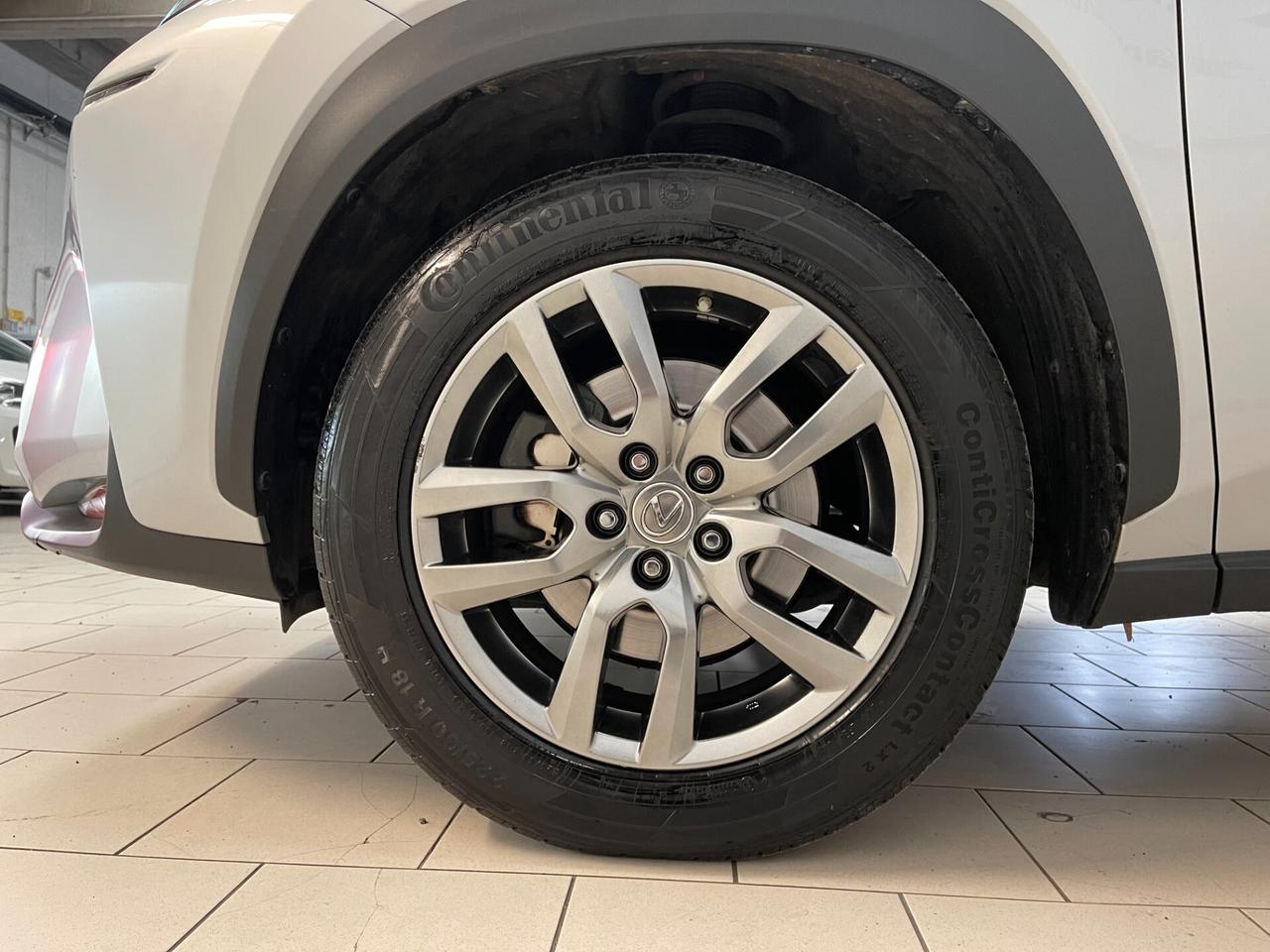 Lexus NX 300h 2.5 Executive 4wd cvt-LEGGI SOTTO