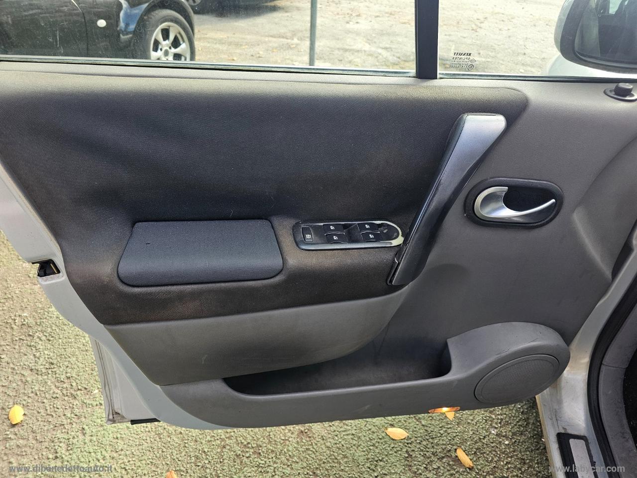 RENAULT Scénic 1.5 dCi 82 CV Confort Dynamique