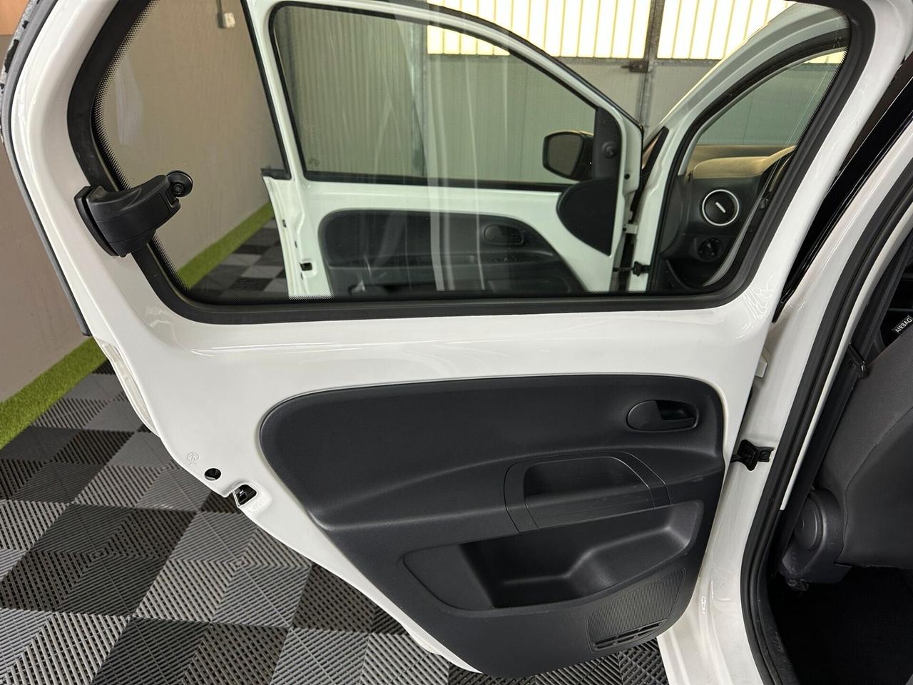 Volkswagen up! 1.0 5p. R-line