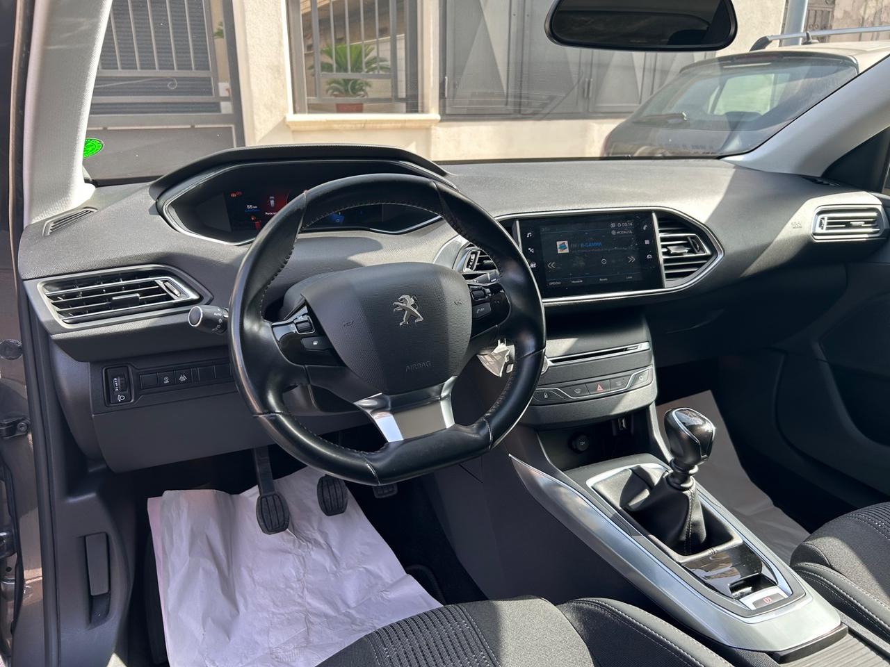 Peugeot 308 BlueHDi 130 S&S Allure