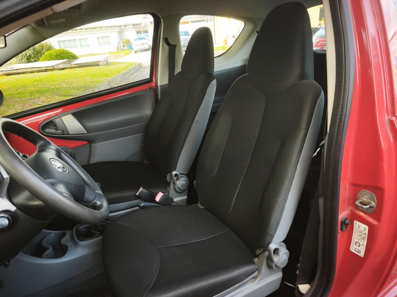 Toyota Aygo 1.0 12V VVT-i 3 porte Sol Connect Red Edition