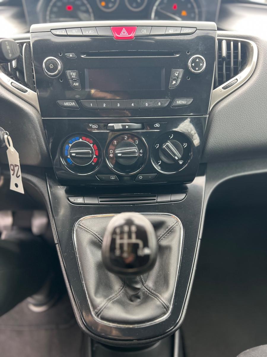 LANCIA - Ypsilon - 1.2 69 CV 5 porte Silver