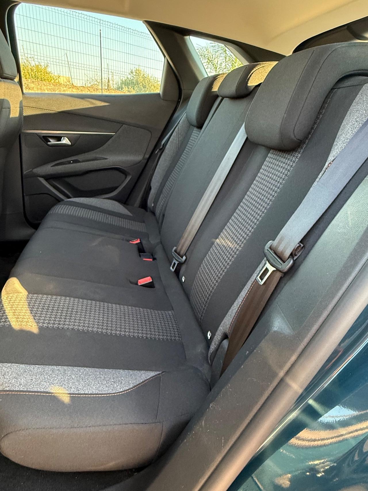 Peugeot 3008 BlueHDi 130 S&S Allure