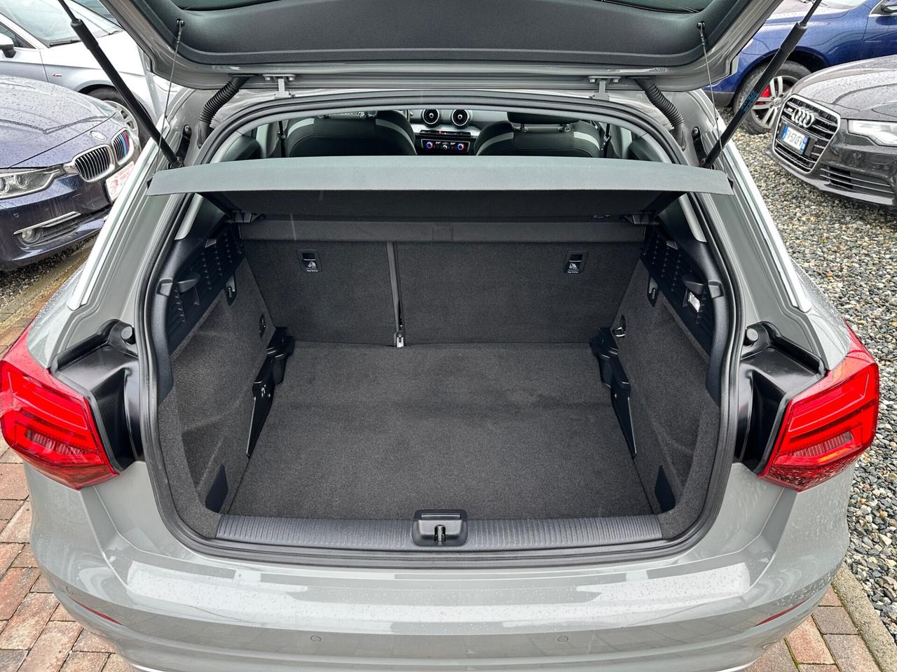 Audi Q2 35 TDI S tronic Identity Black