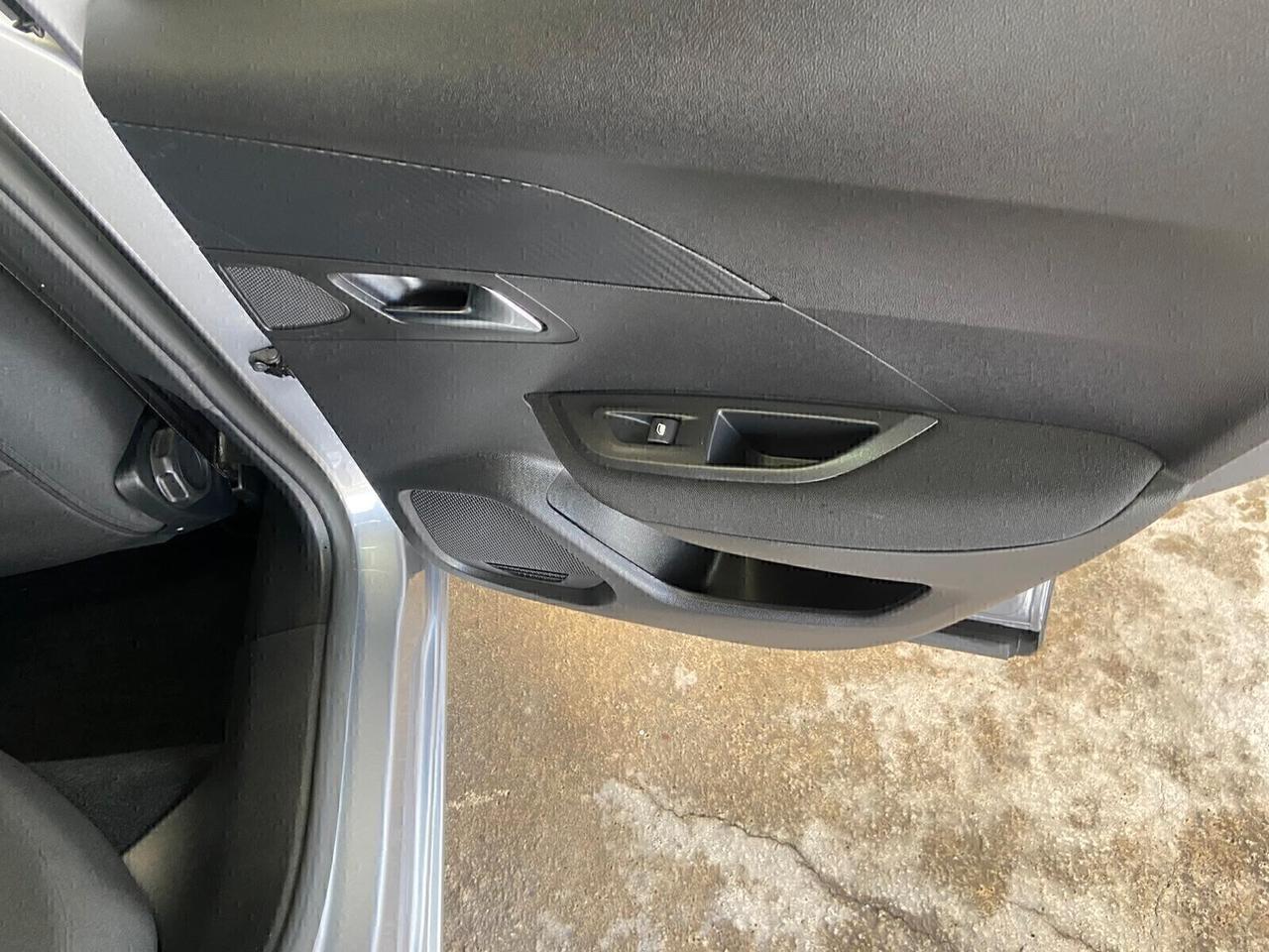 Peugeot 2008 PureTech 130 S&S EAT8 Active Pack