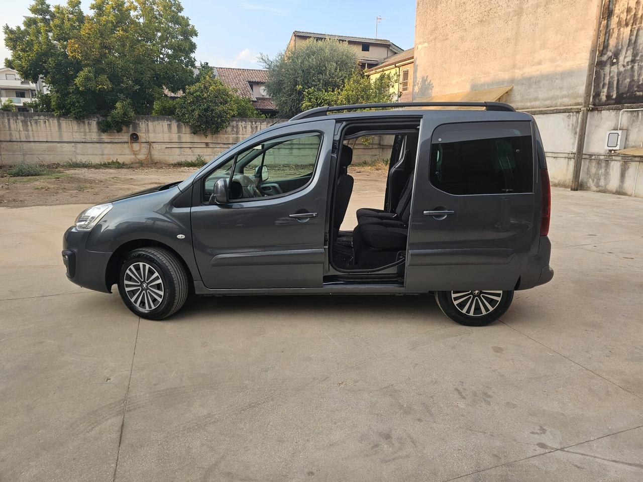 Peugeot Partner Tepee BlueHDi 100 Outdoor