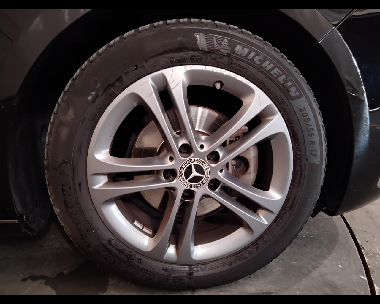 Mercedes-Benz Classe B - W247 2018 - B 180 d Sport auto