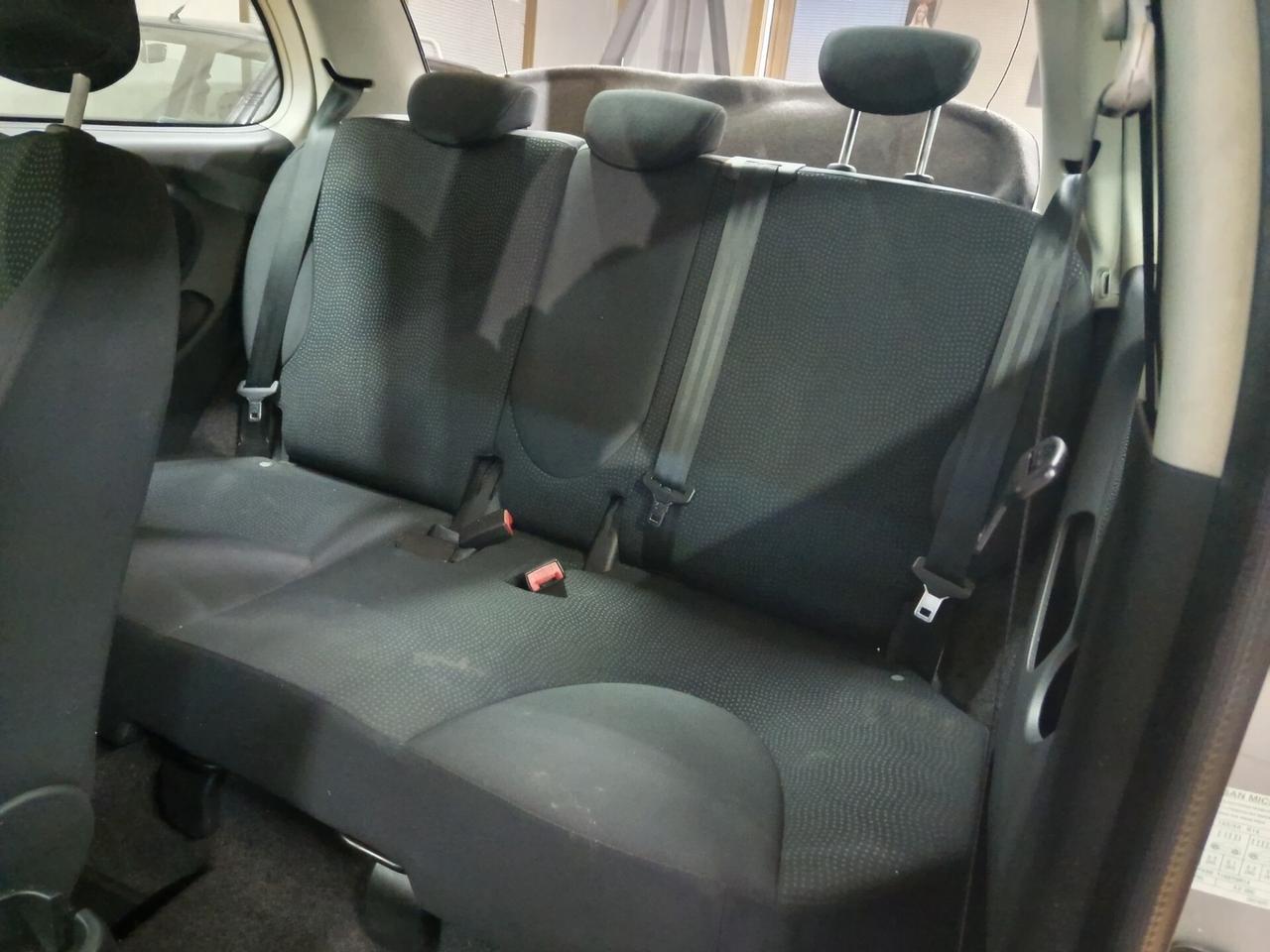 Nissan Micra 1.2 benzina, 100 mil chilometri ok neopatentati.