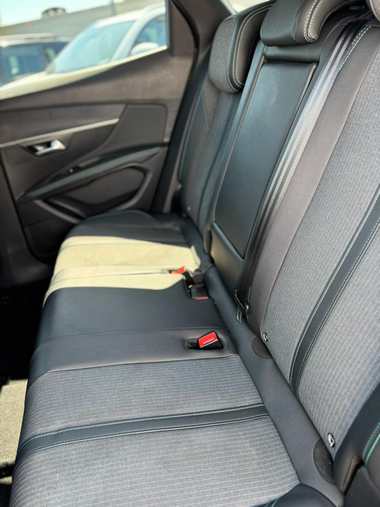 Peugeot 3008 BlueHDi 130 S&S EAT8 Allure Pack 04/2024