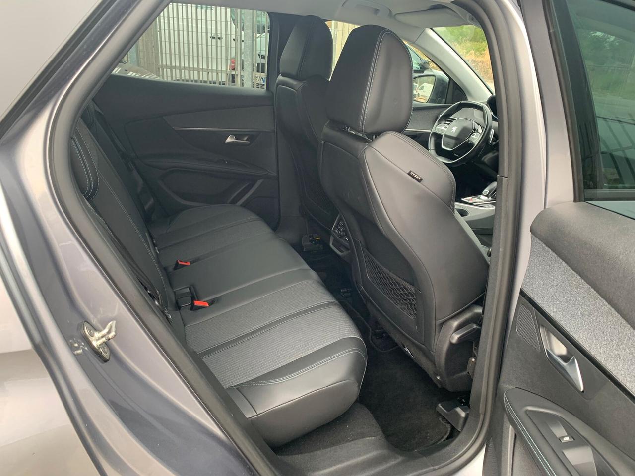 Peugeot 3008 BlueHDi 130 EAT8 Allure Pack