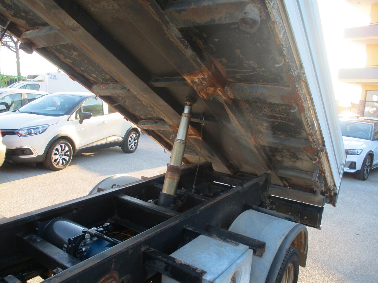 Nissan Cabstar 3000 110CV RIBALTABILE TRILATERALE