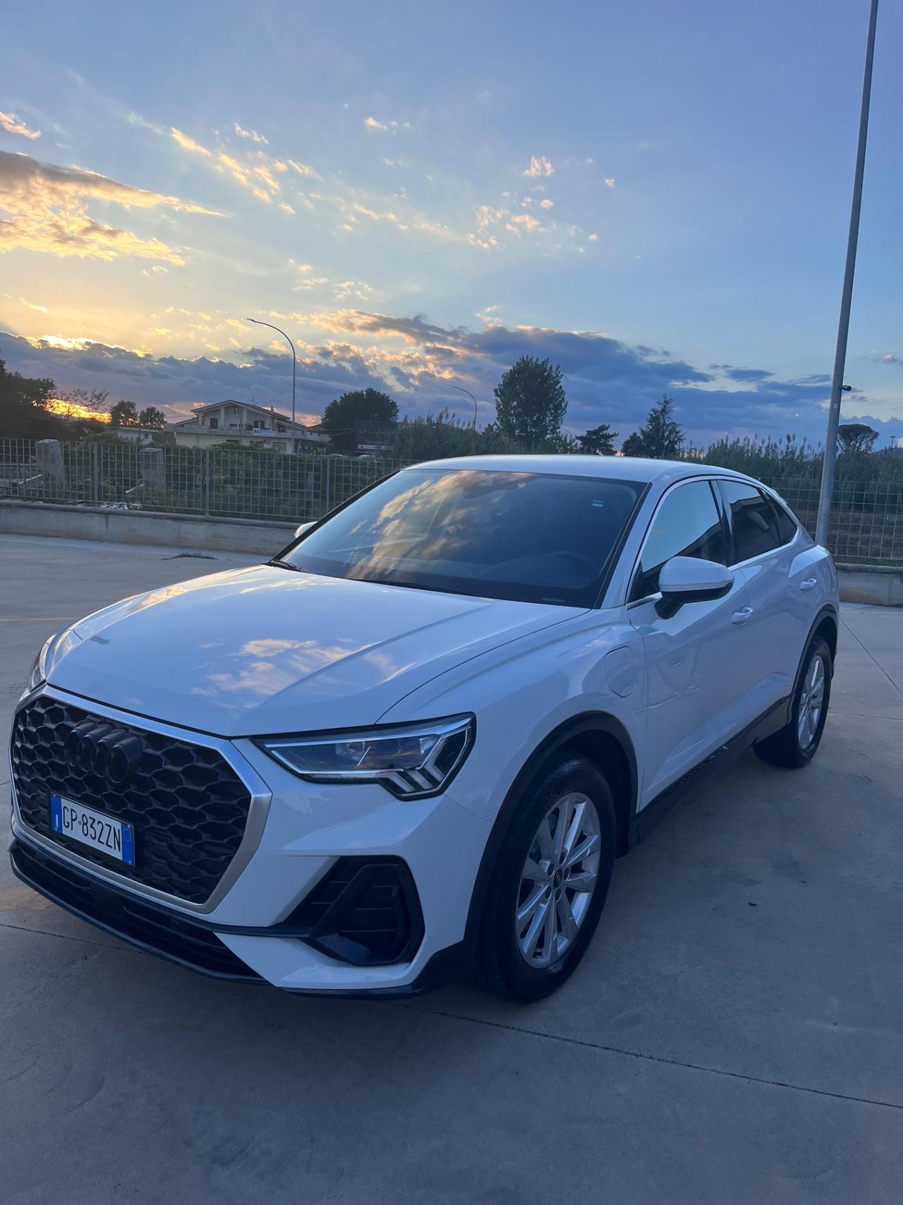 Audi Q3 45 TFSI e S tronic Business