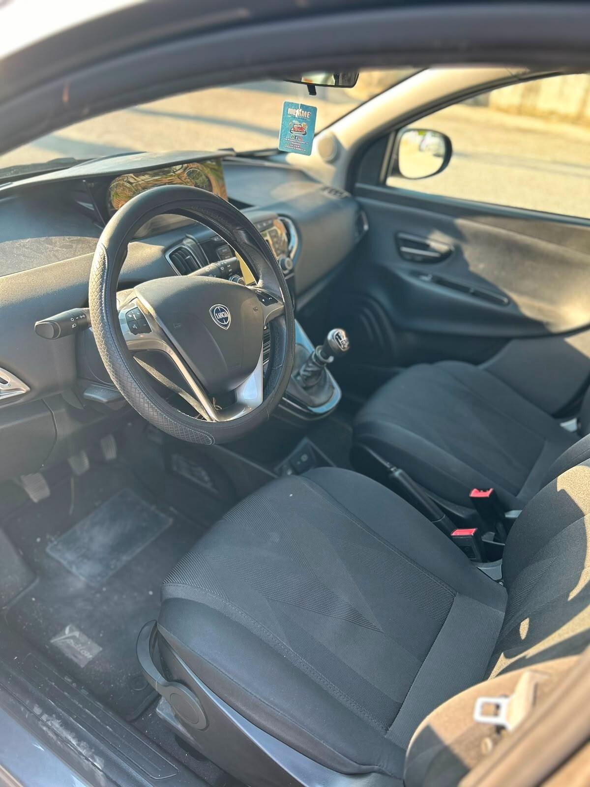 Lancia Ypsilon 1.0 FireFly 5 porte S&S Hybrid Ecochic Gold