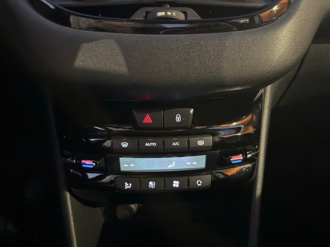 Peugeot 208 1.4 ADATTA A NEOPATENTATI HDi 68 CV 5 porte Allure
