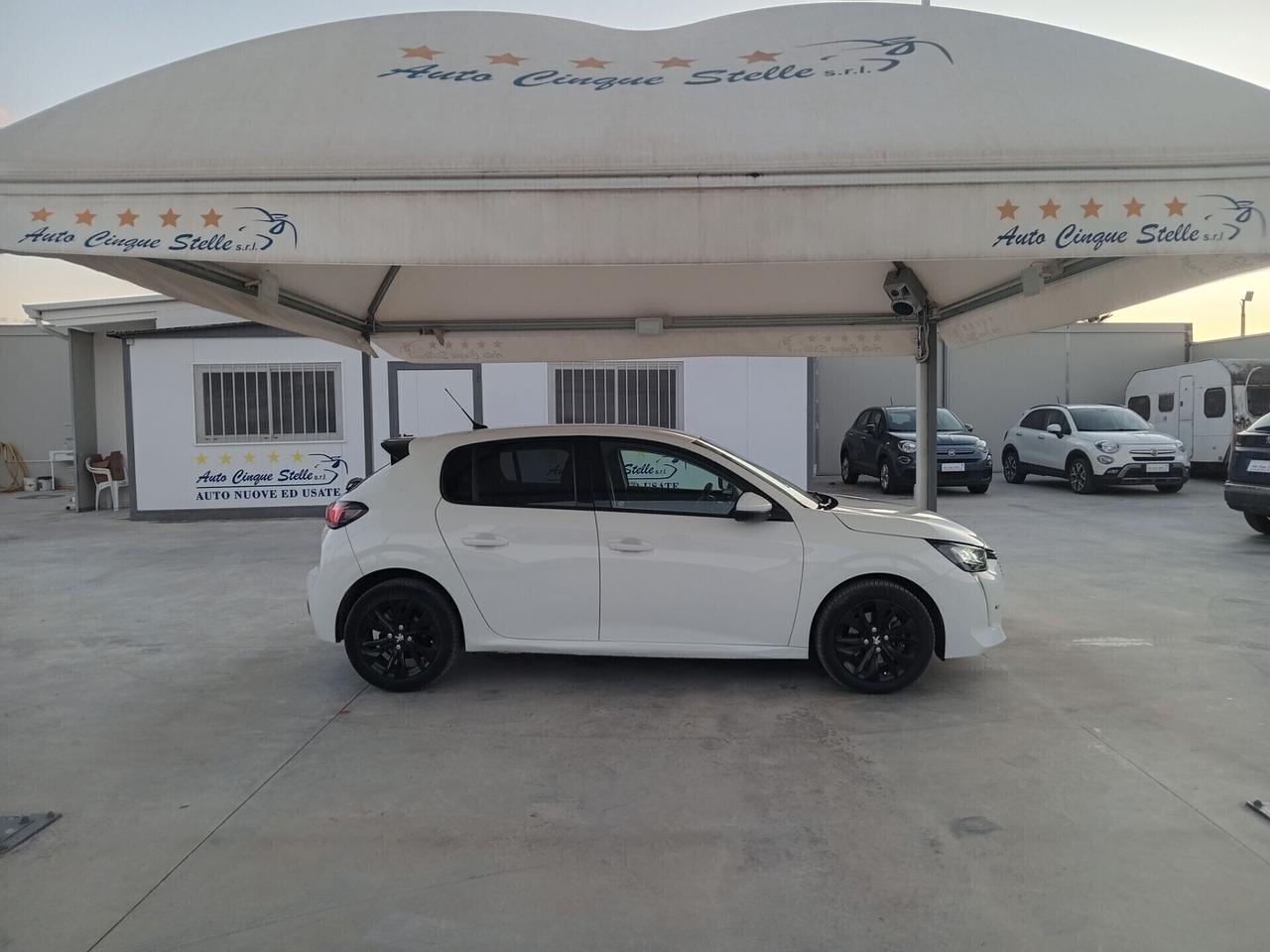Peugeot 208 BENZ.1.2 C.V 100 AUTOM PER NEO PATENTATI