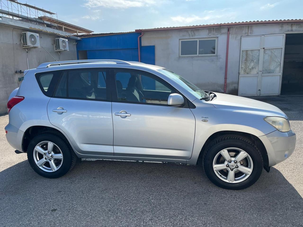Toyota RAV 4 -2.2 D-4D-4x4- full-2006
