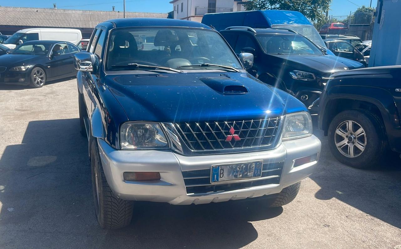 Mitsubishi L200 2.5 TD cat 4WD Double Cab Intense