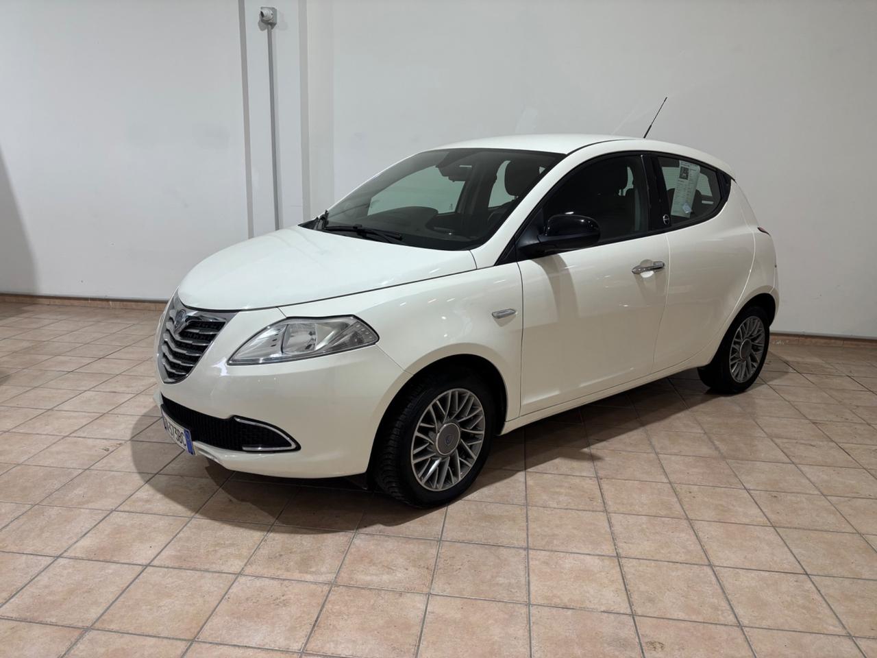 Lancia Ypsilon 1.2 69 CV 5 porte GPL Ecochic Silver