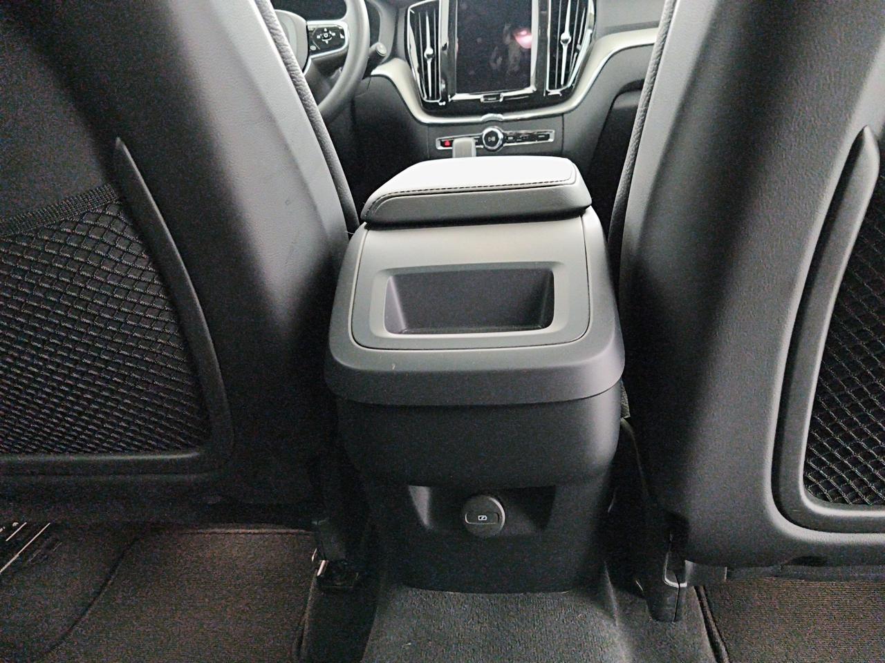 VOLVO XC60 N1 2.0 B4 d Plus Dark