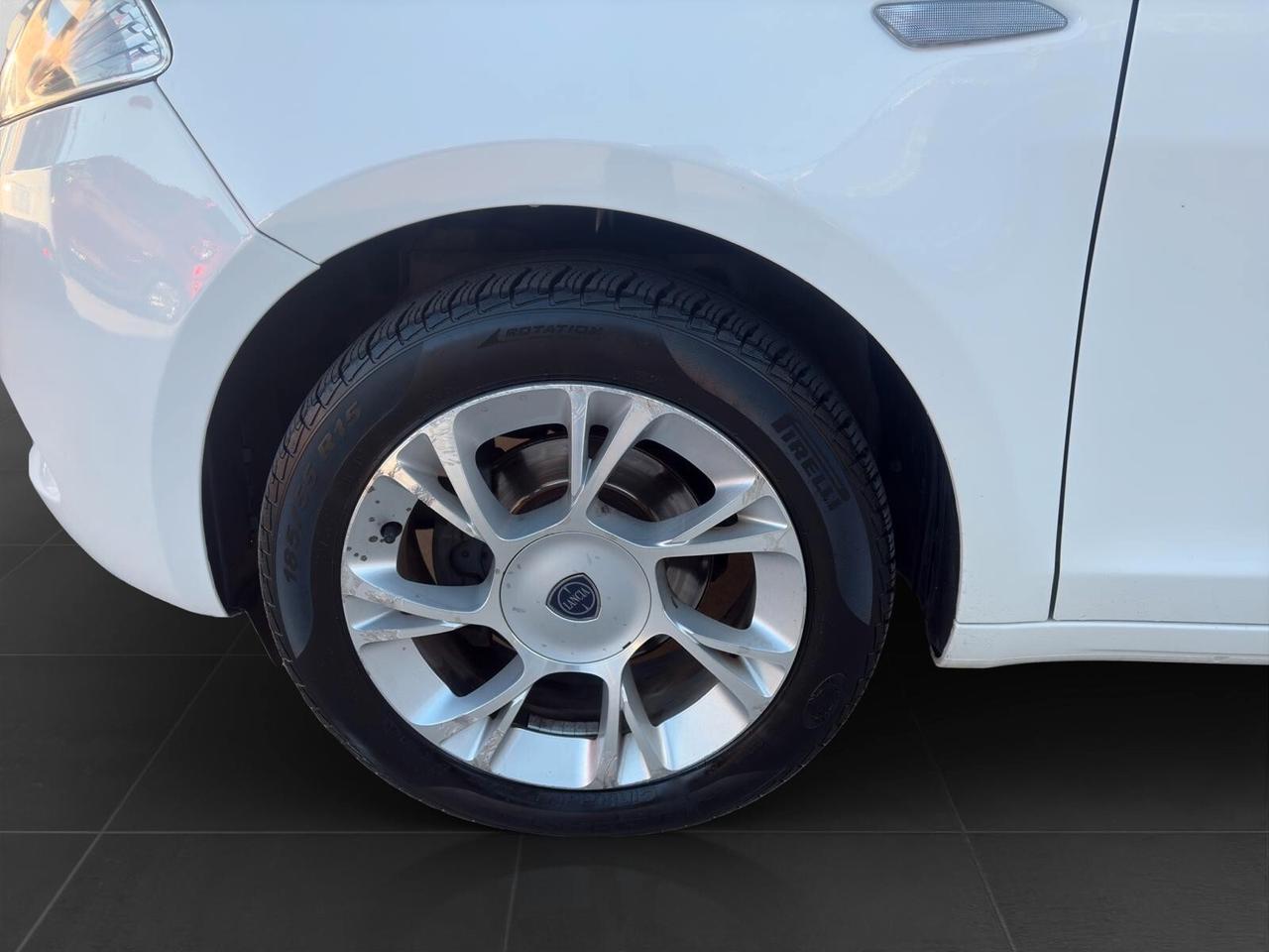 Lancia Ypsilon 1.2 69cv Gold NEOPATENTATI