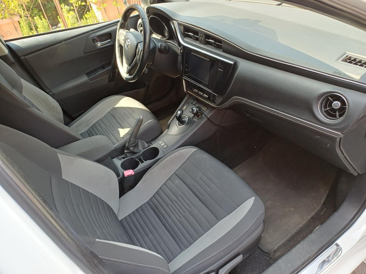 Toyota Auris Touring 1.8 Hybrid Business