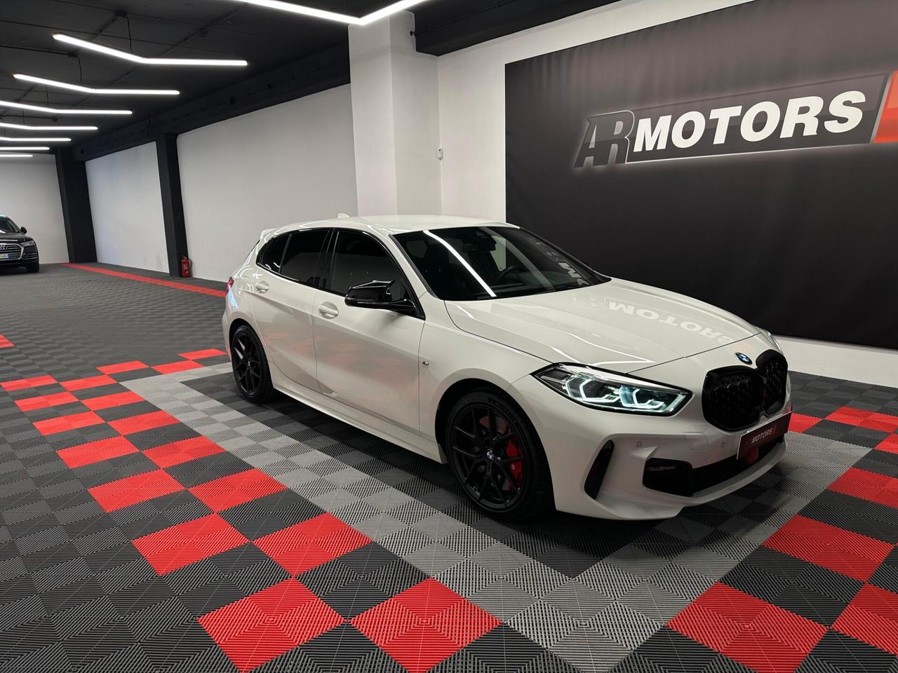 Bmw 118 118d 5p. Msport