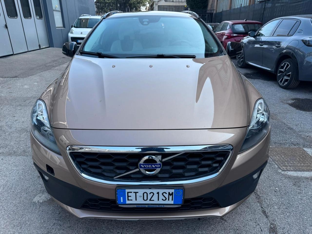 Volvo V40 Cross Country D2 1.6 Summum*EURO5B*NEOPATENTATI