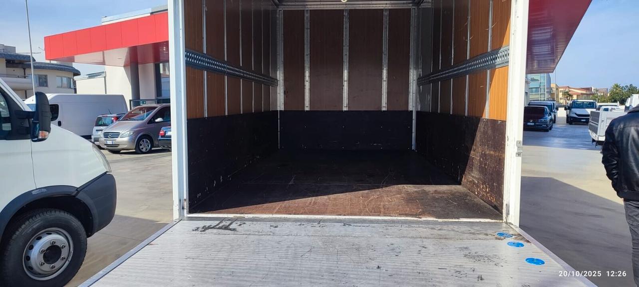 Iveco DAILY con centina e pedana idraulica