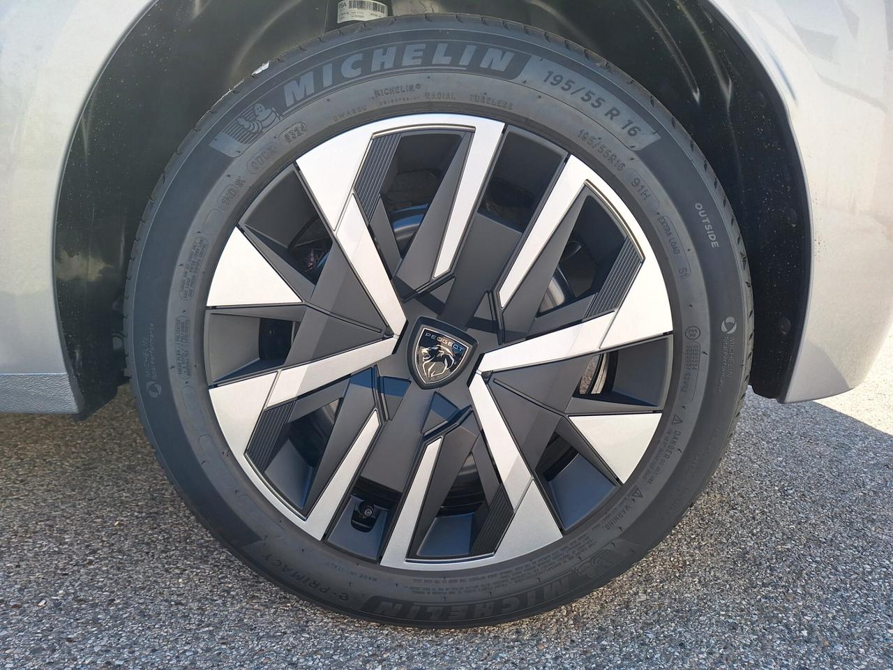 Peugeot 208 PureTech 75 CV STYLE