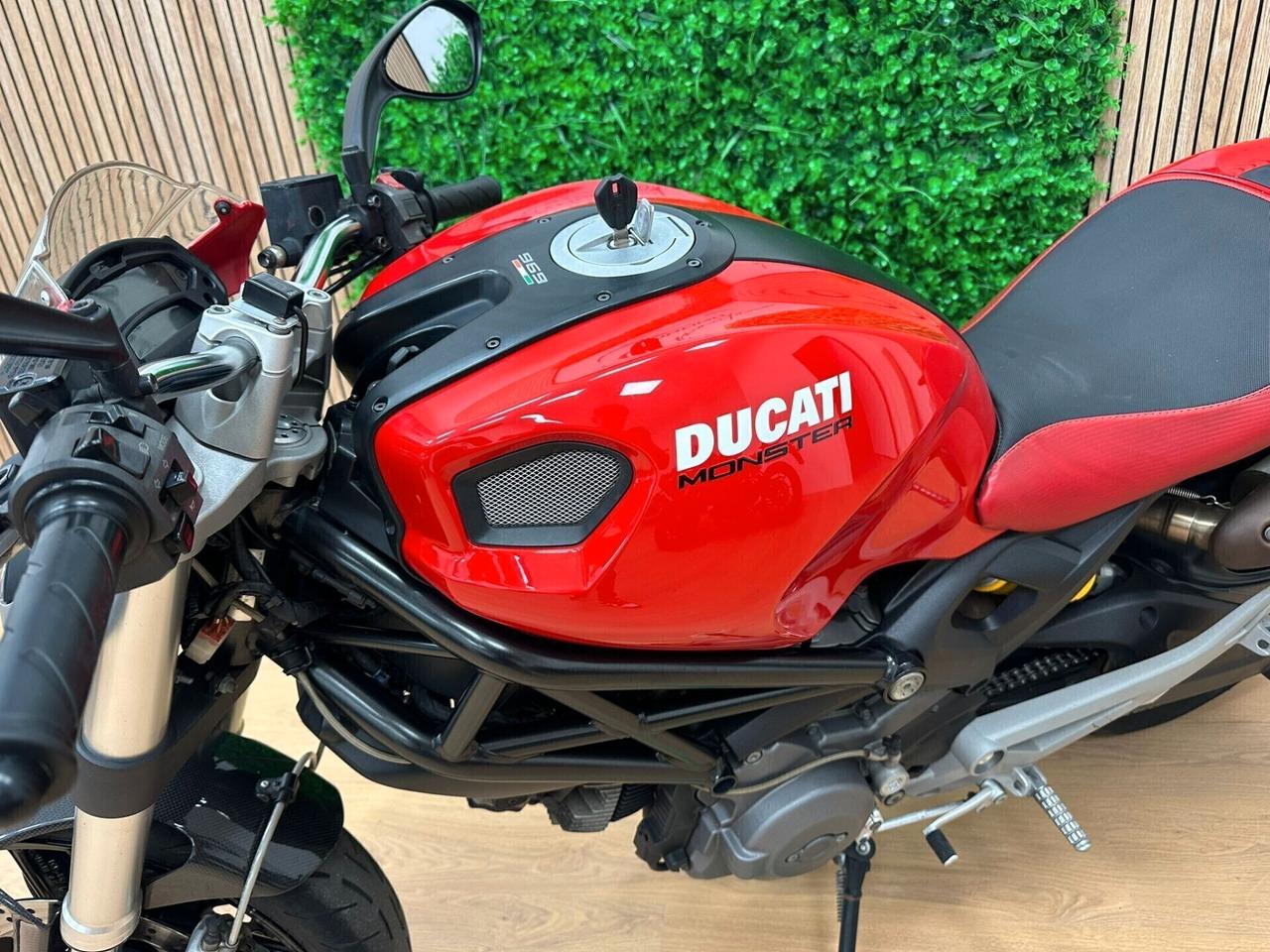 DUCATI MONSTER 696 - 2010 DA 79€ AL MESE