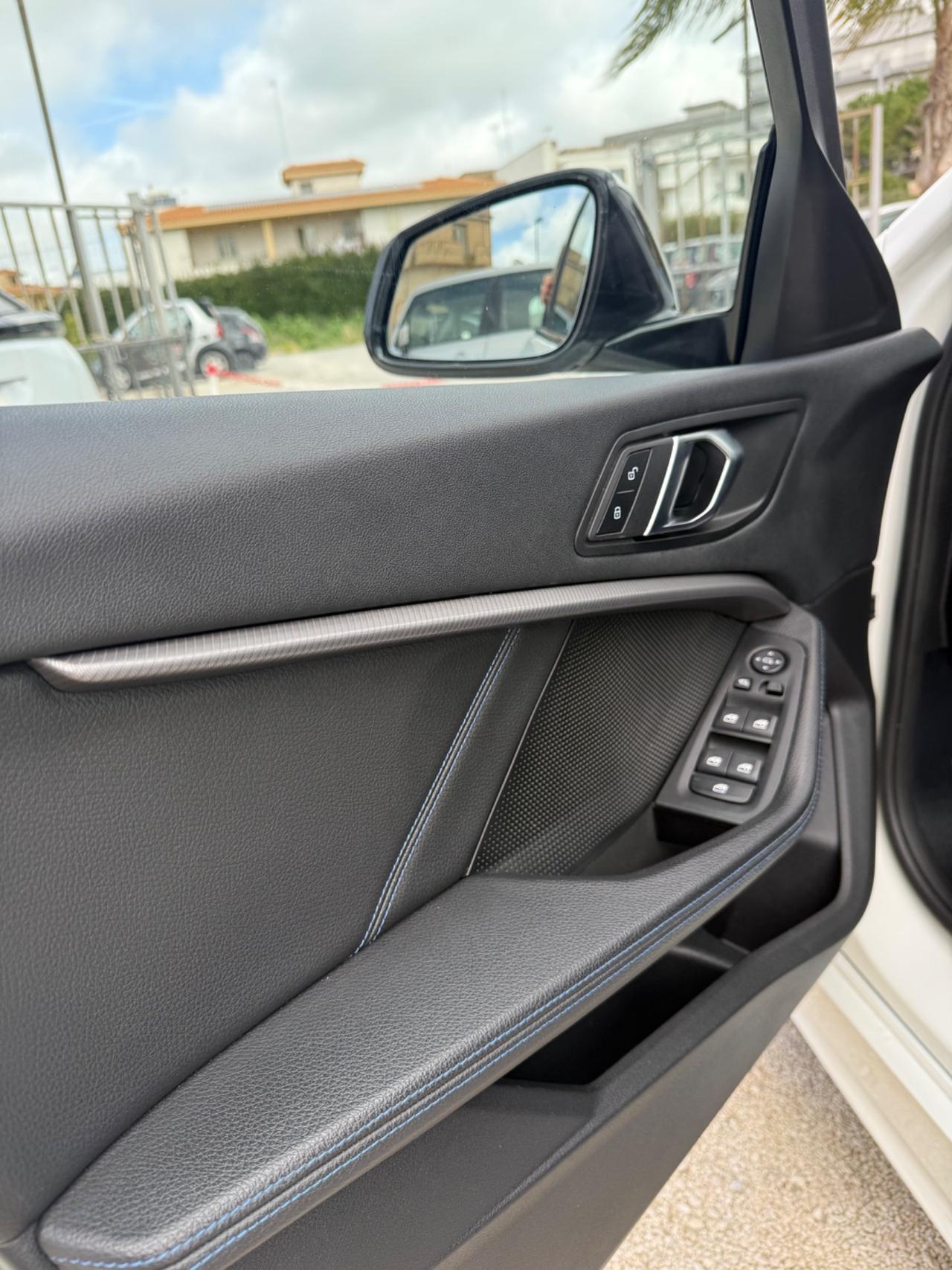 Bmw 118 118d 5p. Msport