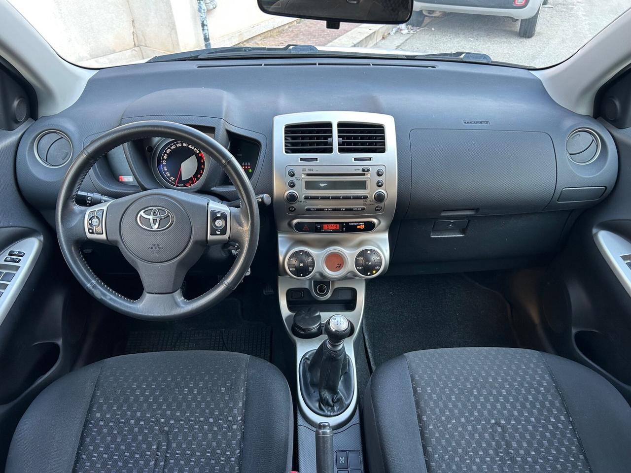 Toyota Urban Cruiser 1.4 D-4D 4WD unico proprietar