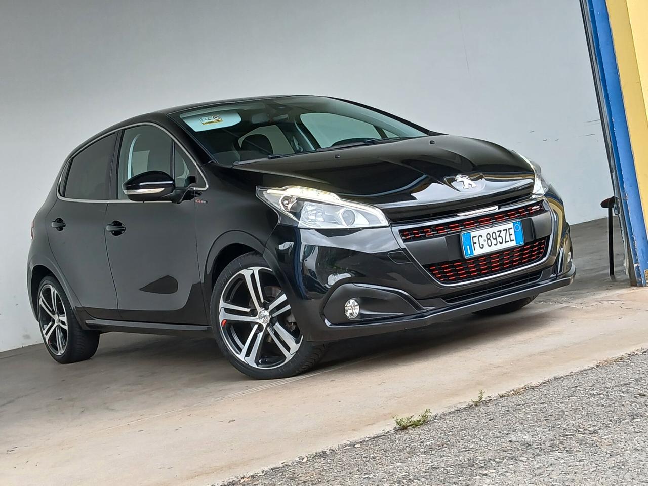 Peugeot 208 GT LINE