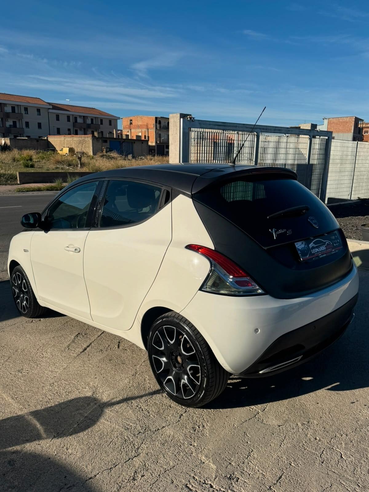 Lancia Ypsilon 1.3 MJT 16V 95 CV 5 porte S&S S Momodesign