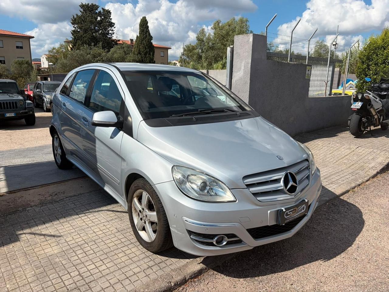 Mercedes-benz B 180