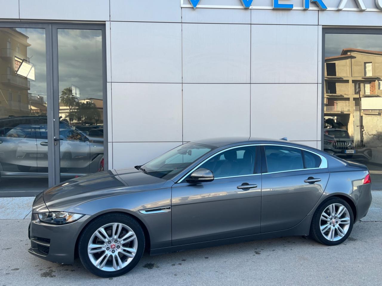 Jaguar XE 2.0 D Turbo 180CV aut. Prestige