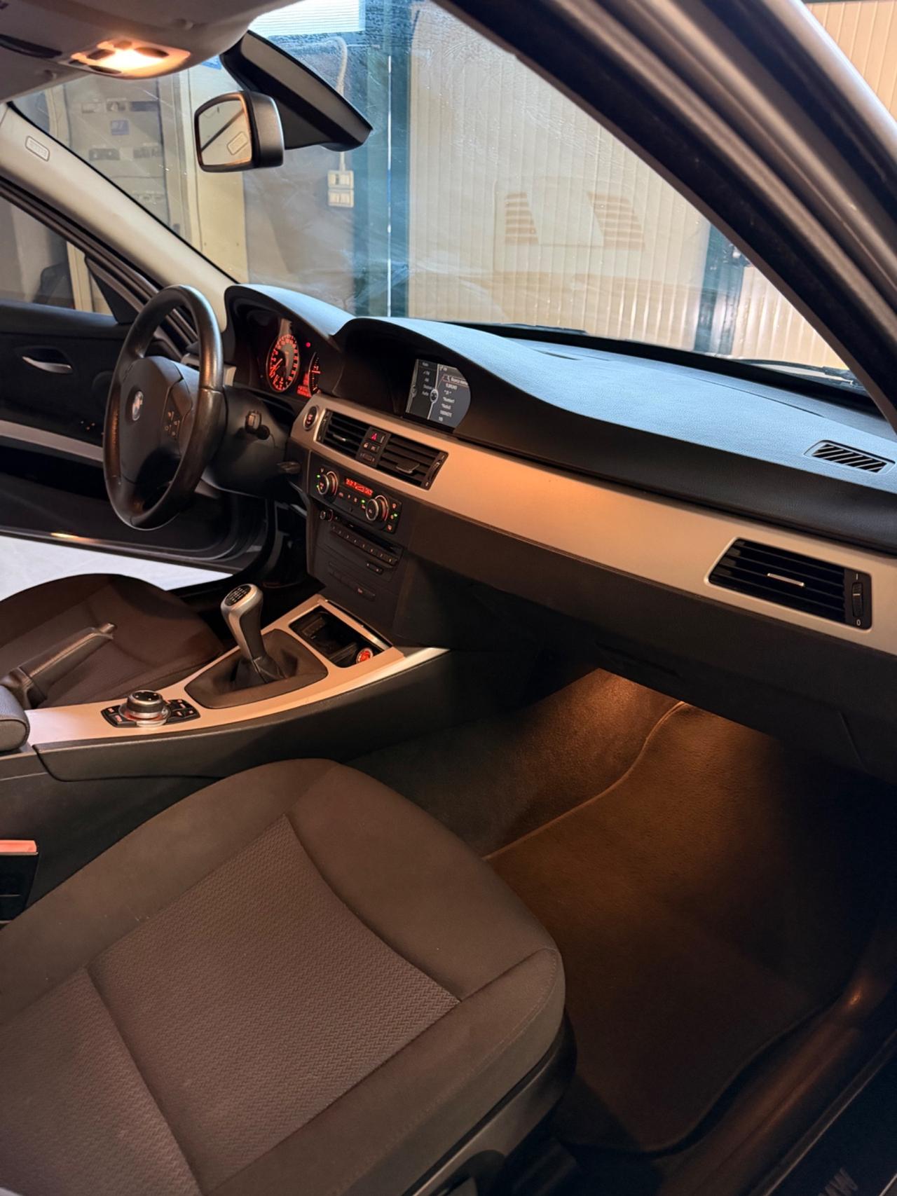 Bmw 318d TOURING ATTIVA KMCERT NAVIPRO