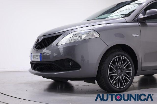 LANCIA Ypsilon 1.2 69 CV 5 PORTE GPL ECOCHIC ELEFANTINO BLU
