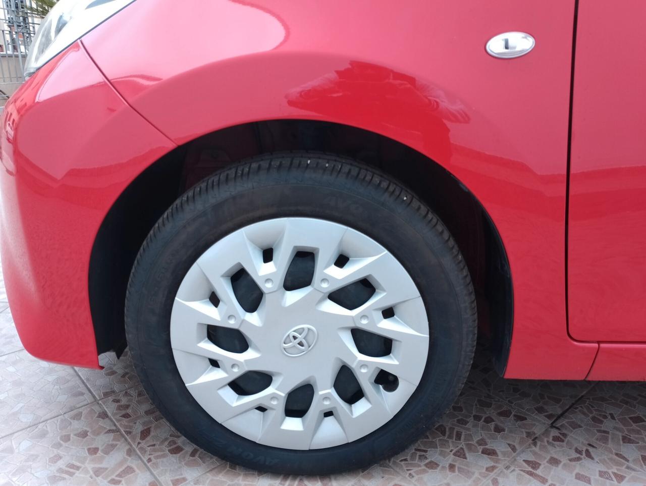 Toyota Aygo Connect 1.0 VVT-i 72 CV 5 porte x-clusiv