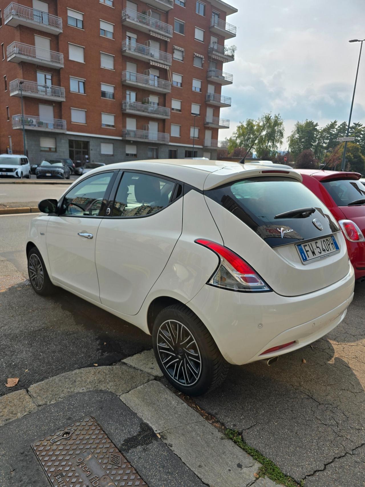 Lancia Ypsilon 1.2 69 CV 5 porte GPL Ecochic Platinum
